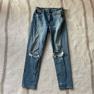 American eagle medium wash ripped mom jeans